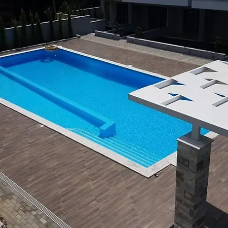 Antigona Apartment