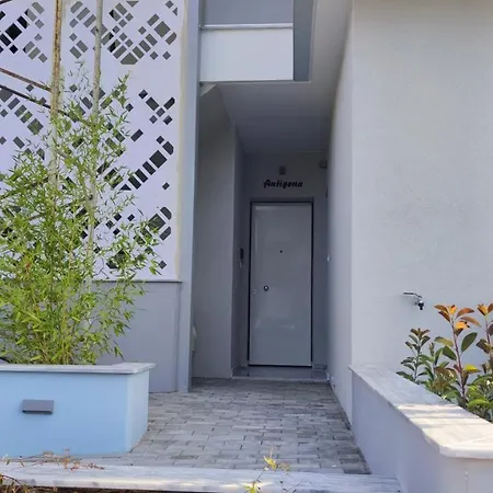 Apartment Antigona *