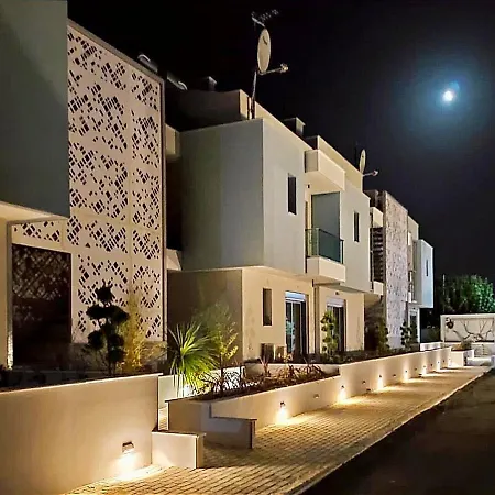 Antigona Apartmán *